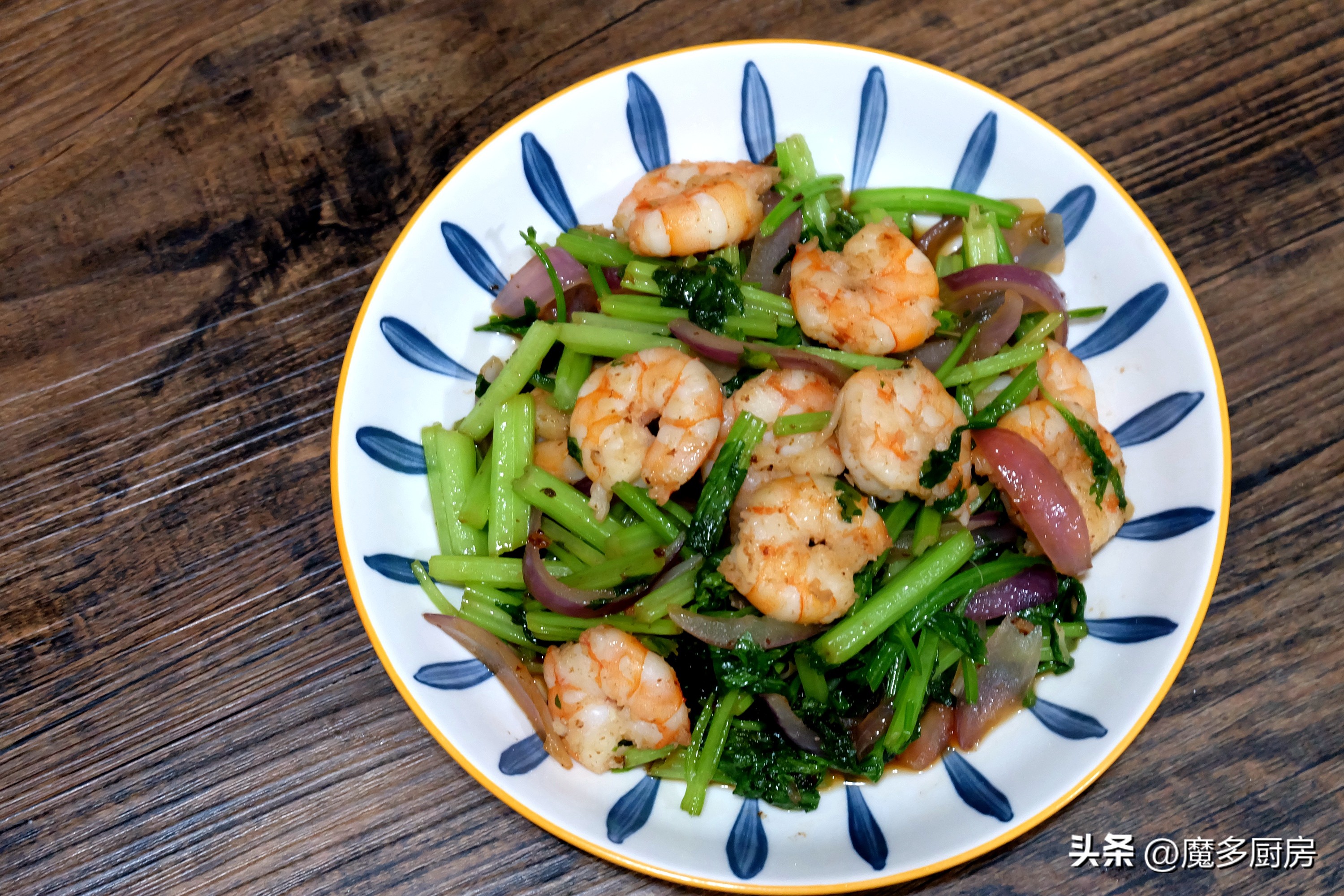 虾洋葱芹菜青椒一起炒,虾仁香芹洋葱做法
