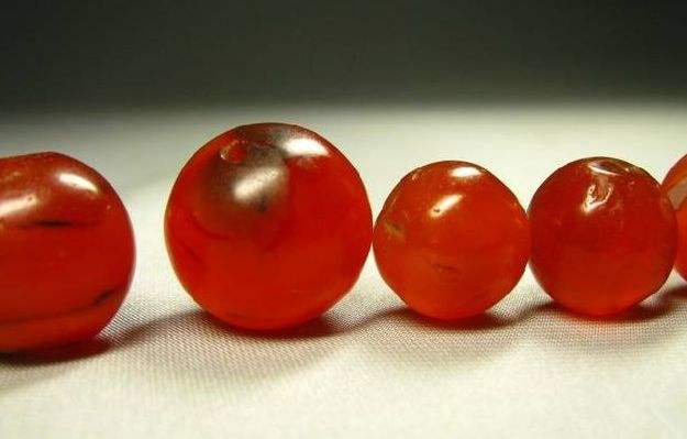 内蒙古遍地半透明石头,内蒙古发现玛瑙