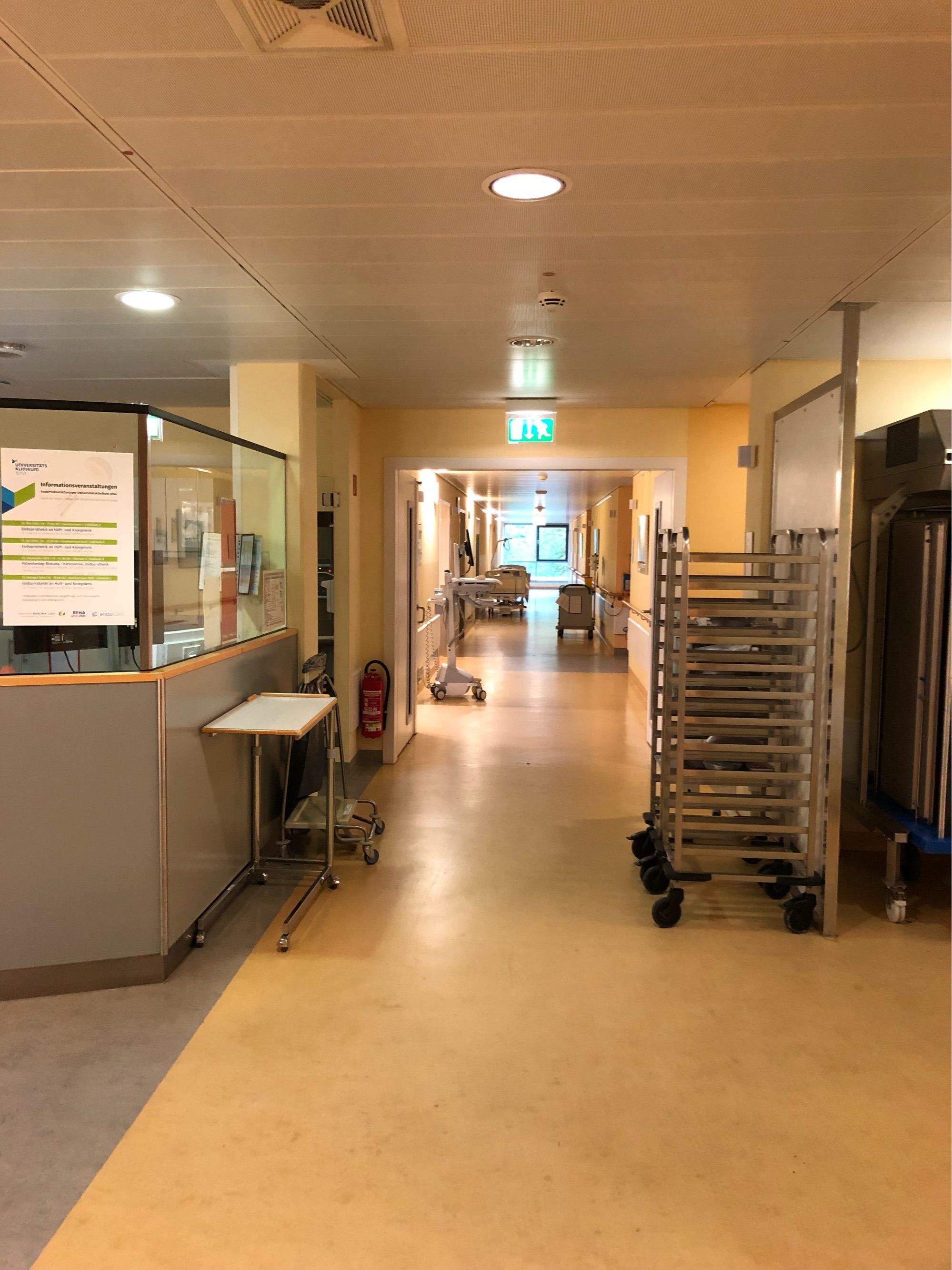 四川陈大爷因一毛钱，将收银员一拳“打成”七级伤残，被索赔39万