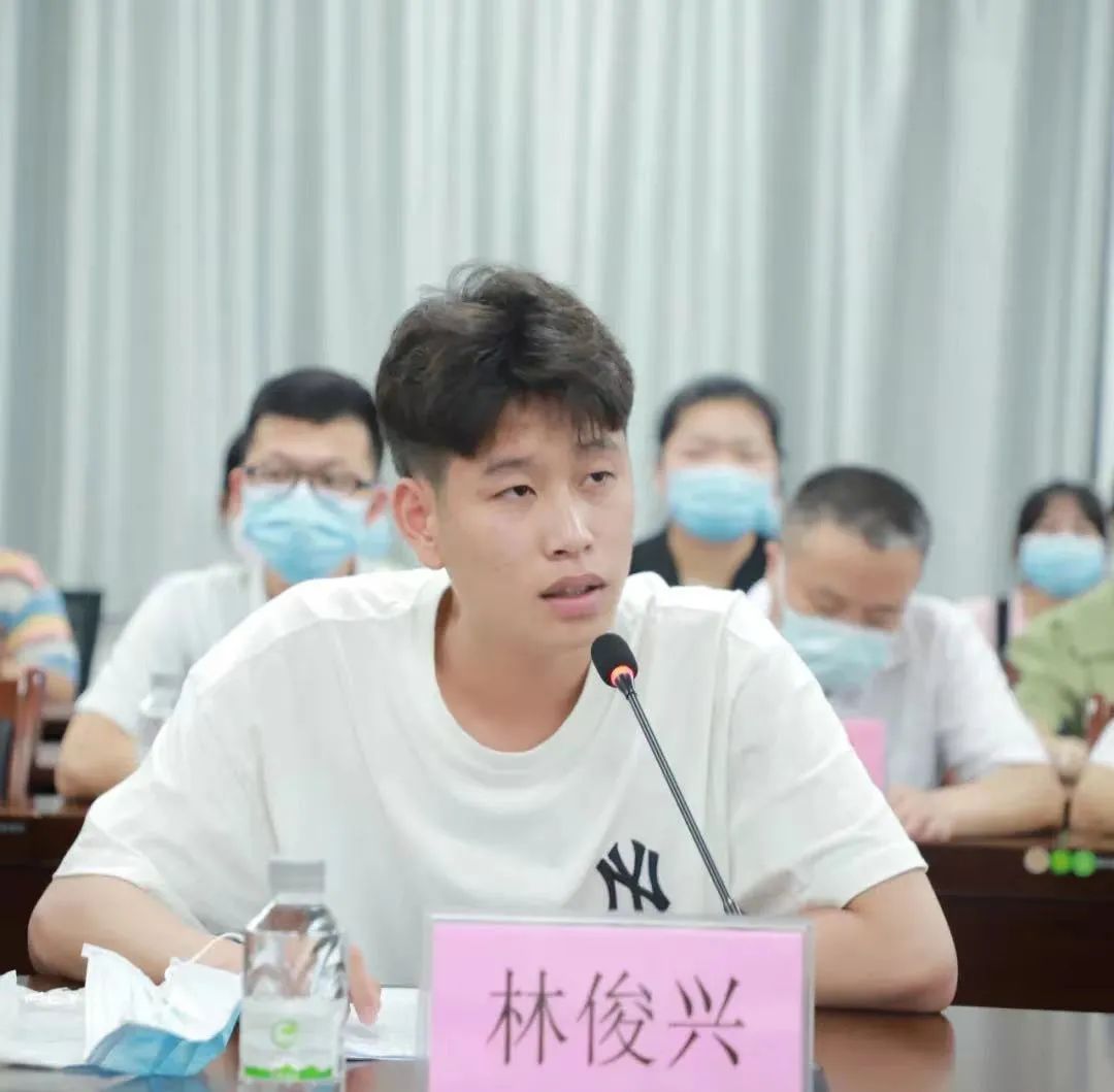 物院青年：牢记*党**的教诲，立志民族复兴，奋力奔跑，跑出最好成绩