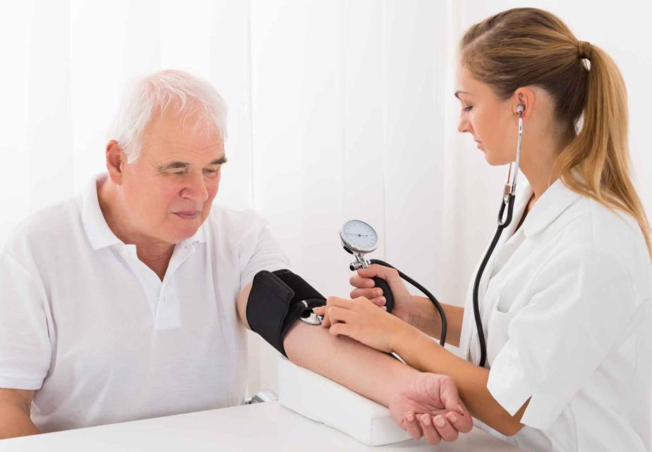 男医生做肠镜检查吗,男医生做肠镜会难为情不