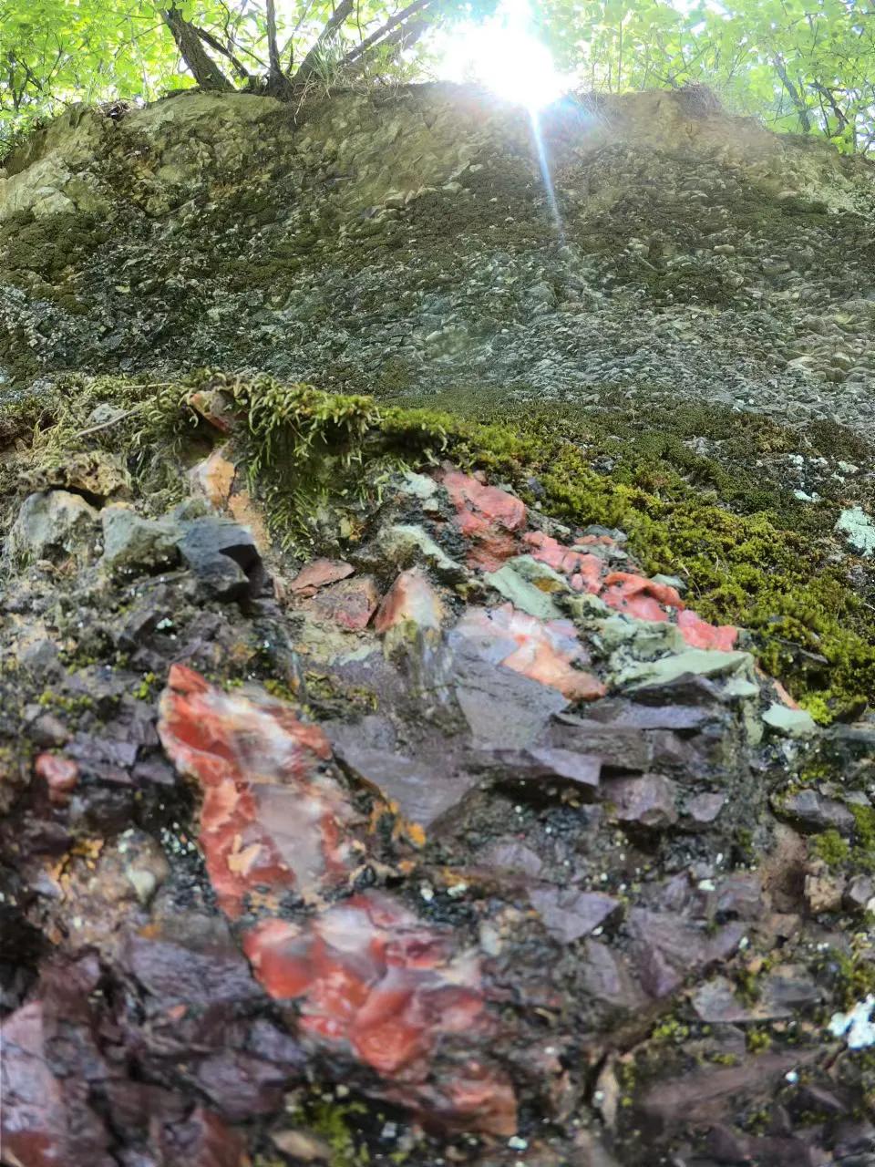 秦岭太白山霸王河玉石,秦岭大山的七彩玉石