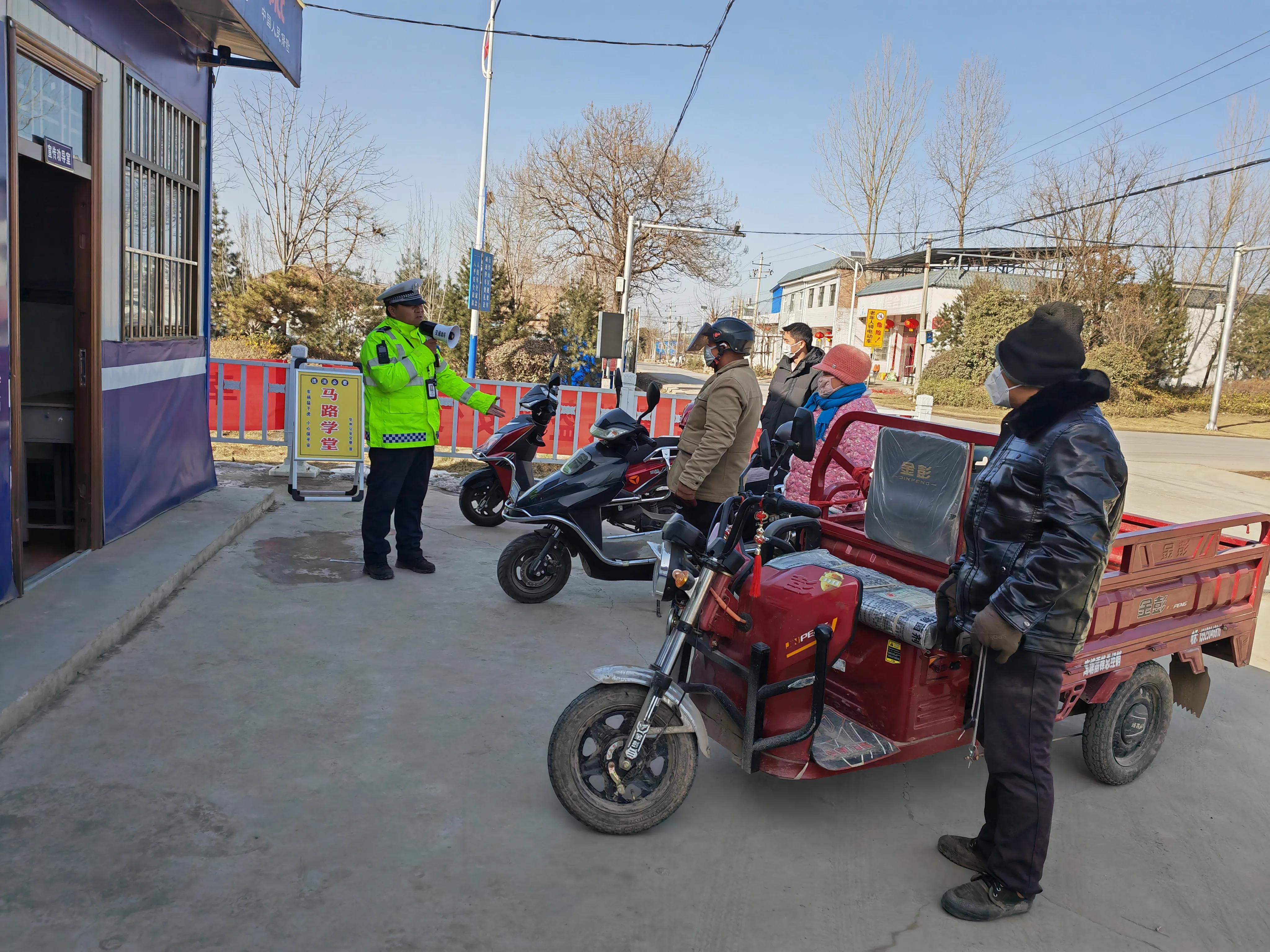 公安春节不打烊民警在岗保平安,县交警圆满完成春节安保任务