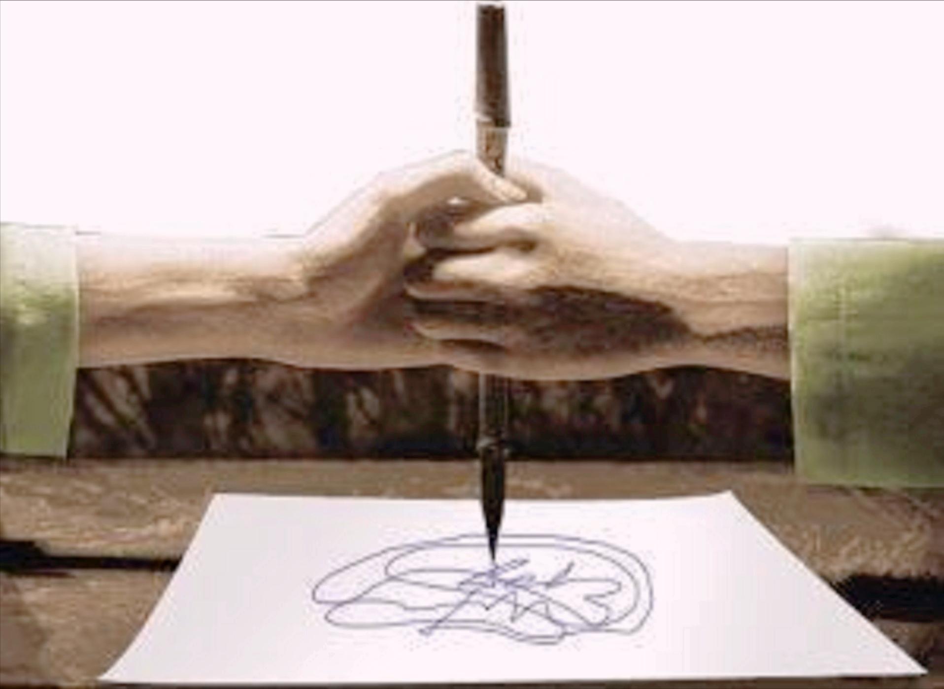 女子痴迷“笔仙”，丈夫亲测后惊恐不已，专家：陌生人玩就不灵了