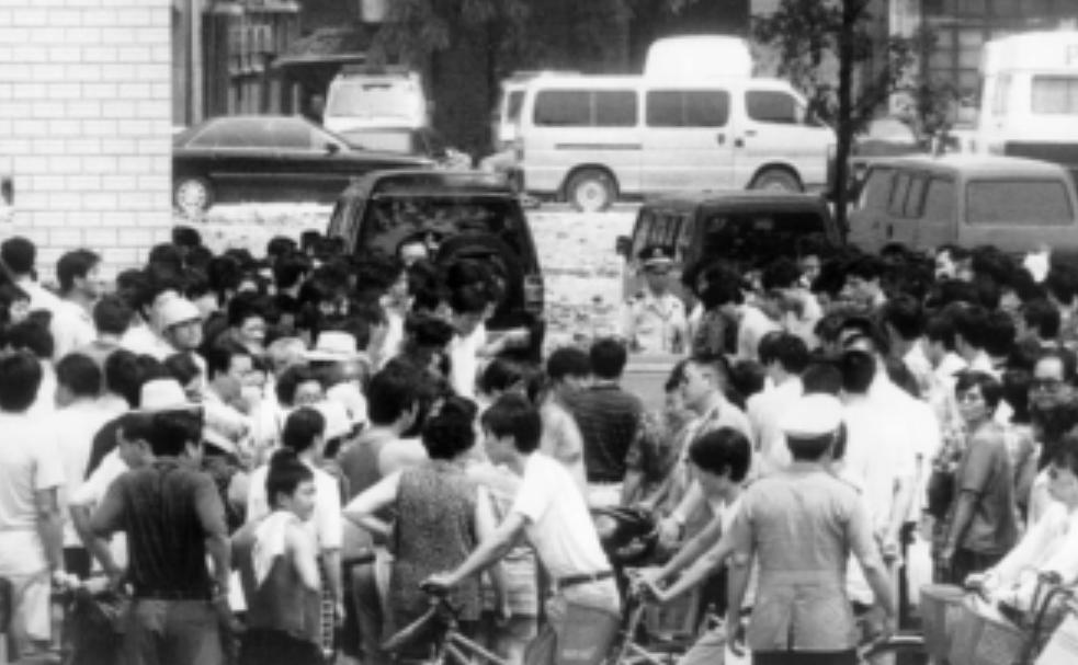 2000年，14岁花季少女被一瓶硝酸烧伤，事后亲婶母坦言：我有责任