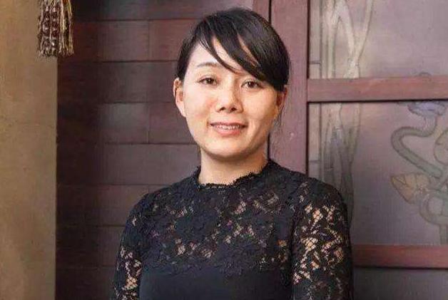 一个女孩从服务员到月入2万,从一个服务员到现在身价百万的她