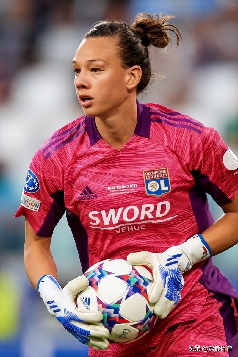 中国留洋女足球运动员,女足球运动员中国