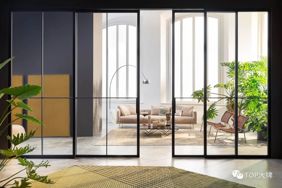 意大利轻奢顶级卧室门,意式轻奢风格隐形门