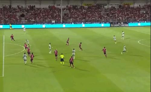 从未见过的进球,盘点梅西那些逆天的精彩进球