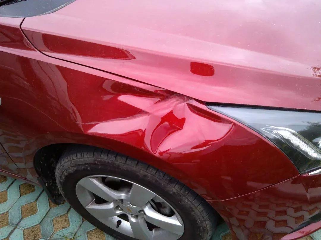 新车自己剐蹭了怎么报保险合适,新车被刮了报保险划算还是自己修