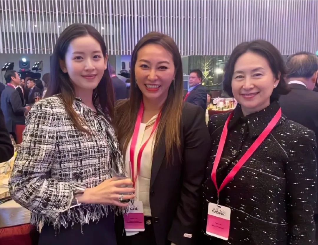 郭晶晶巩俐与明星合影,郭晶晶张曼玉合影