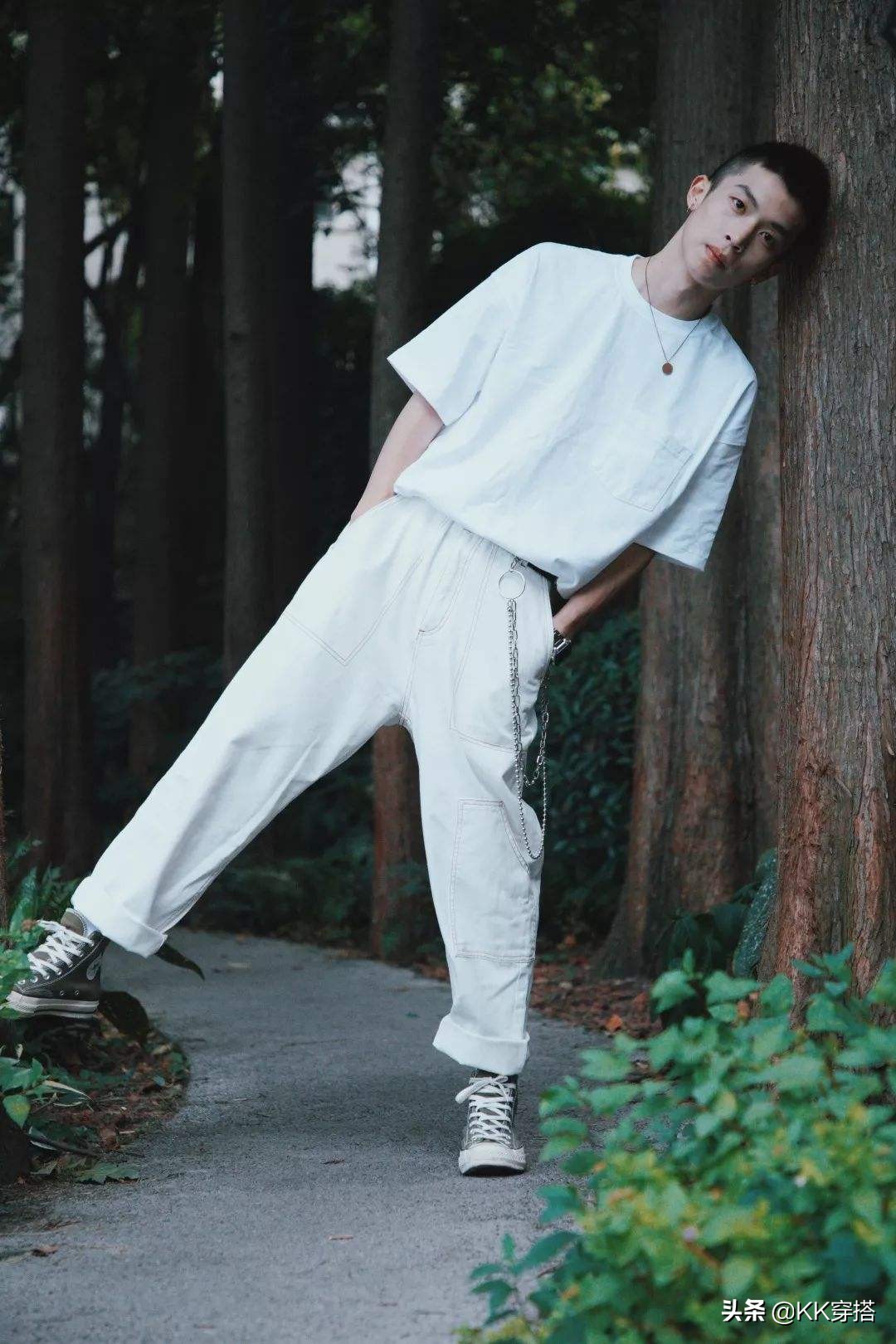 男士t恤怎么穿才好看,男士白t恤怎么搭外套