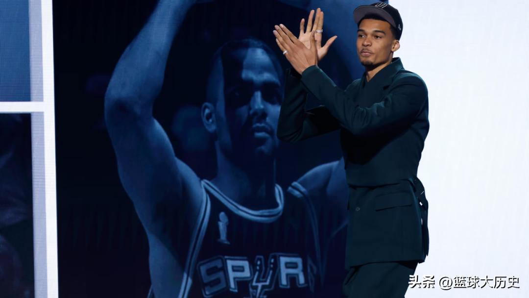 nba状元签2023文班亚马身高,湖人vs马刺浓眉隔扣文班亚马