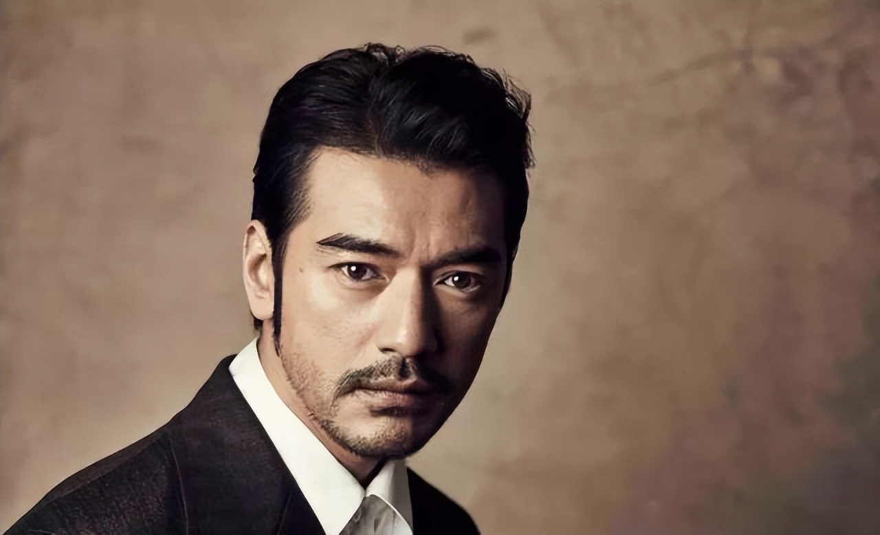 早上刚刮的胡子晚上又有,早上刚刮胡子到晚上就长出来了