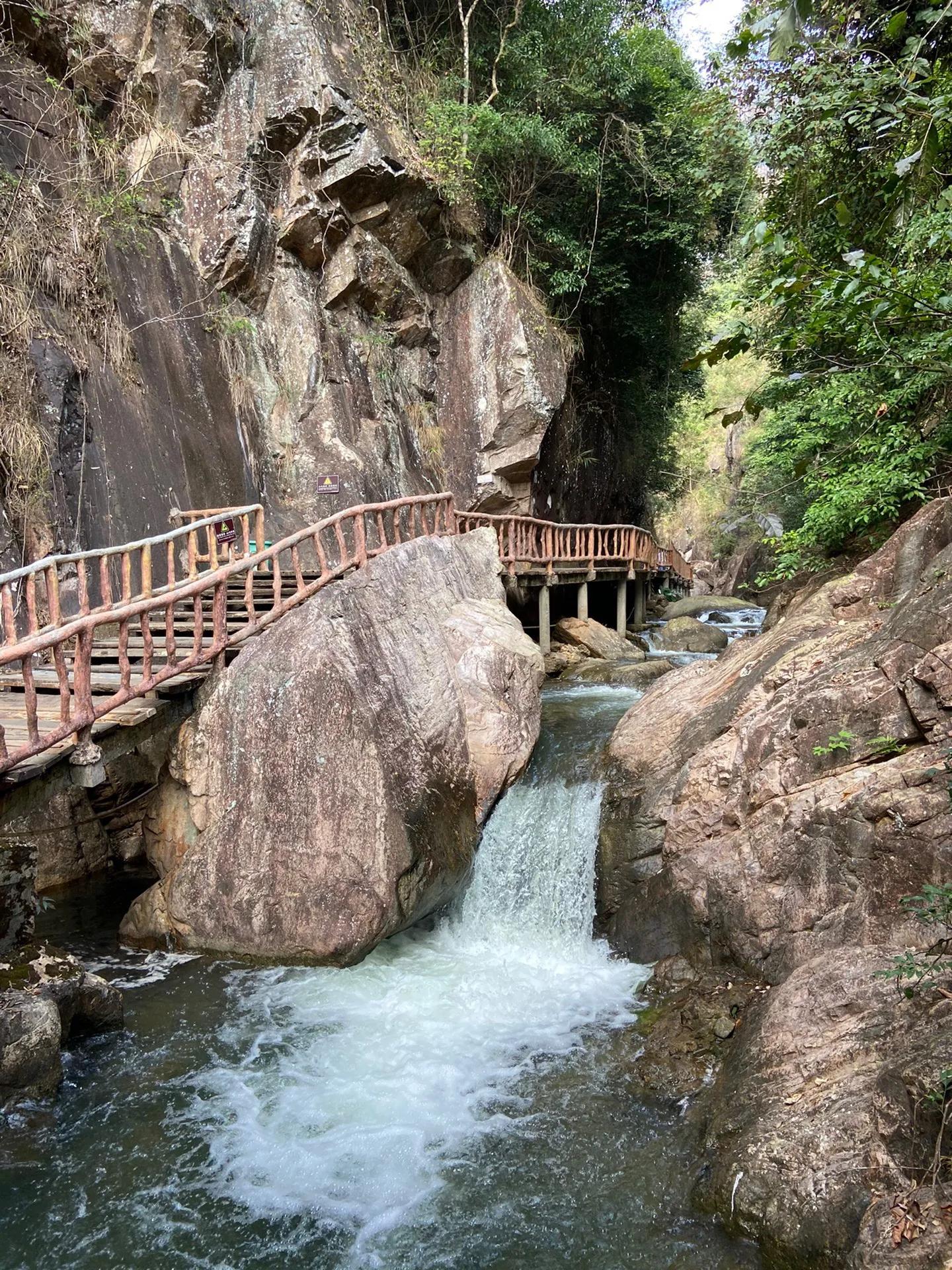 广州白水寨瀑布半人工半自然,广州市白水寨游玩景点
