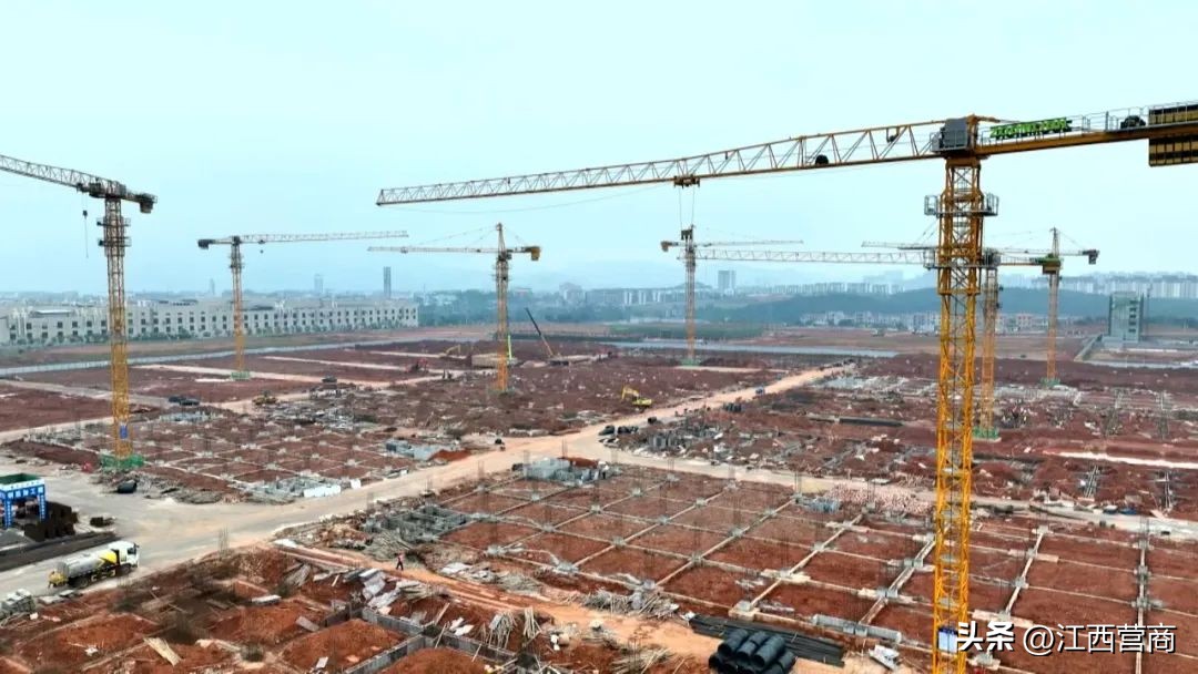 乘势而上扛旗争先,扛红旗夺荣誉争先创优