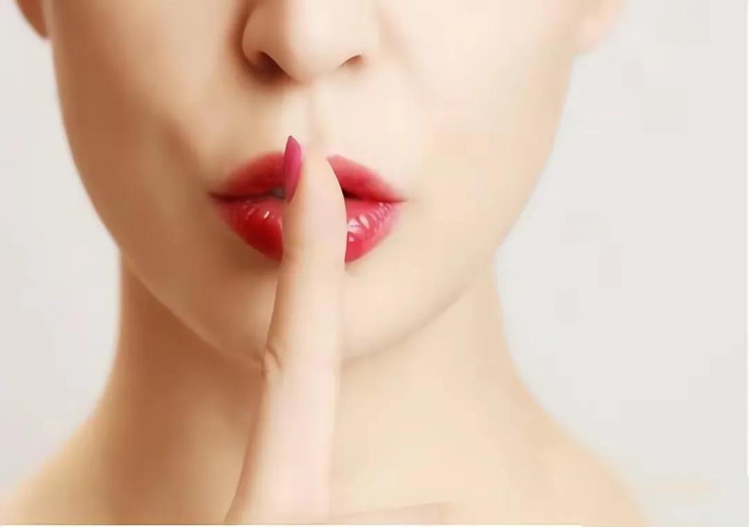 两名女子去无人售货店,女孩偷无人售货店