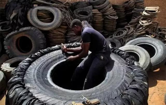 非洲穷小子“变废为宝”创业致富！把轮胎做成鞋，15元一双成爆款