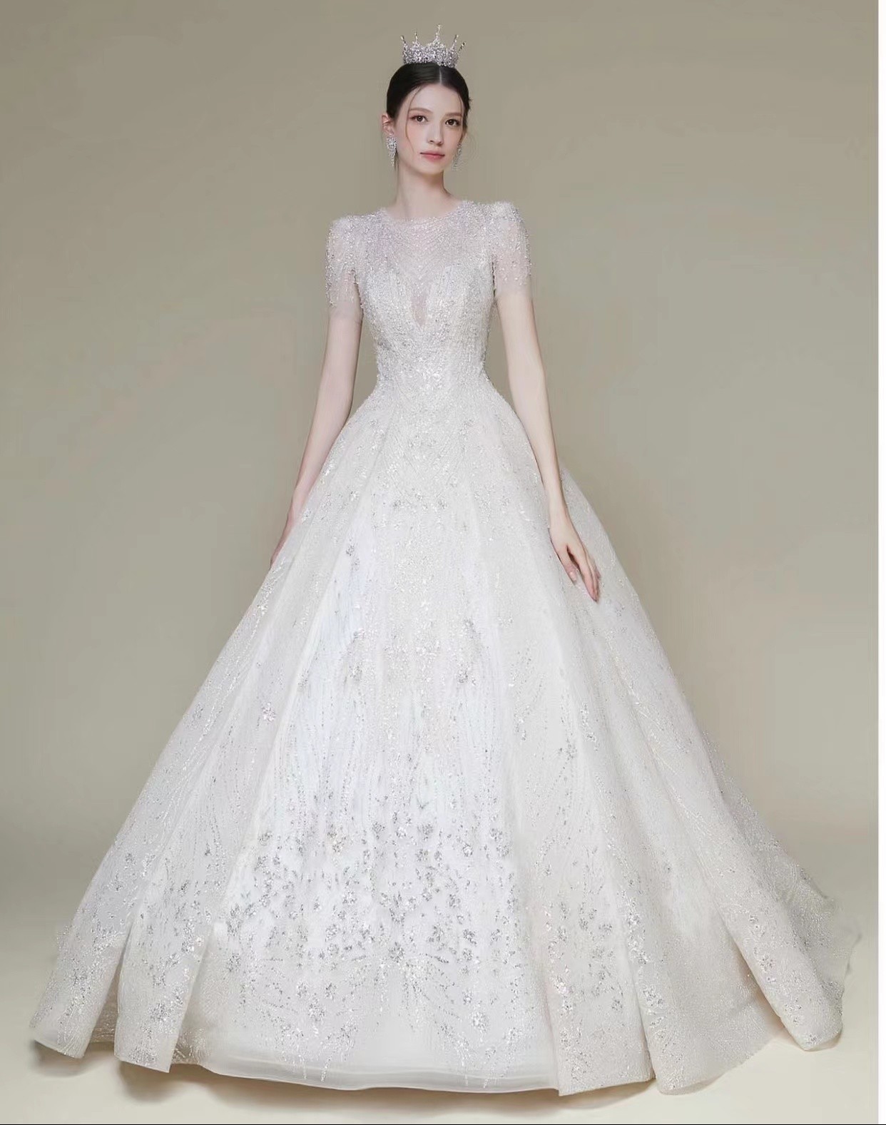 婚纱皇冠黑色霸气造型图片,婚纱饰品搭配图片