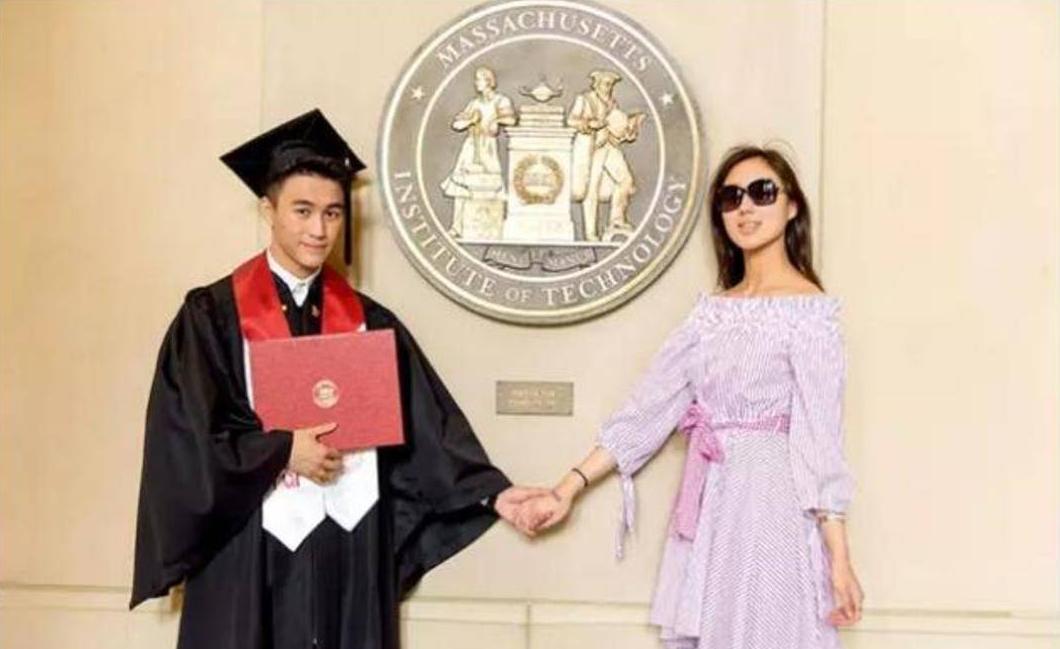 梁安琪何超欣逛街,梁安琪何超欣豪宅