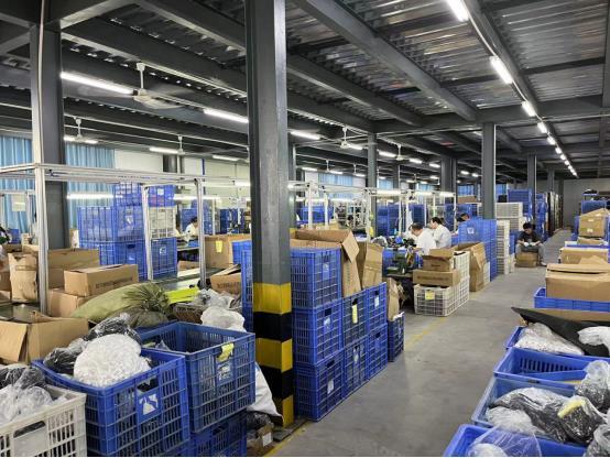 走进37°下的“冰上工厂”——深入湖北翔驰体育用品有限公司调研