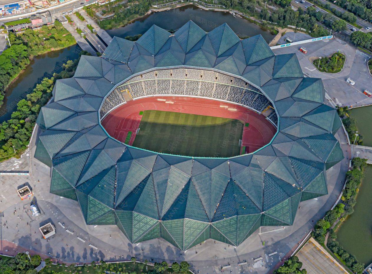 最大的体育场能容纳多少人,中国最大的10个体育场