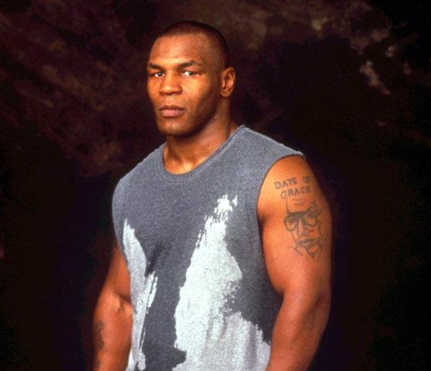 2006年，拳王泰森来华瞻仰毛主席遗容，坦言：在他面前，我很渺小