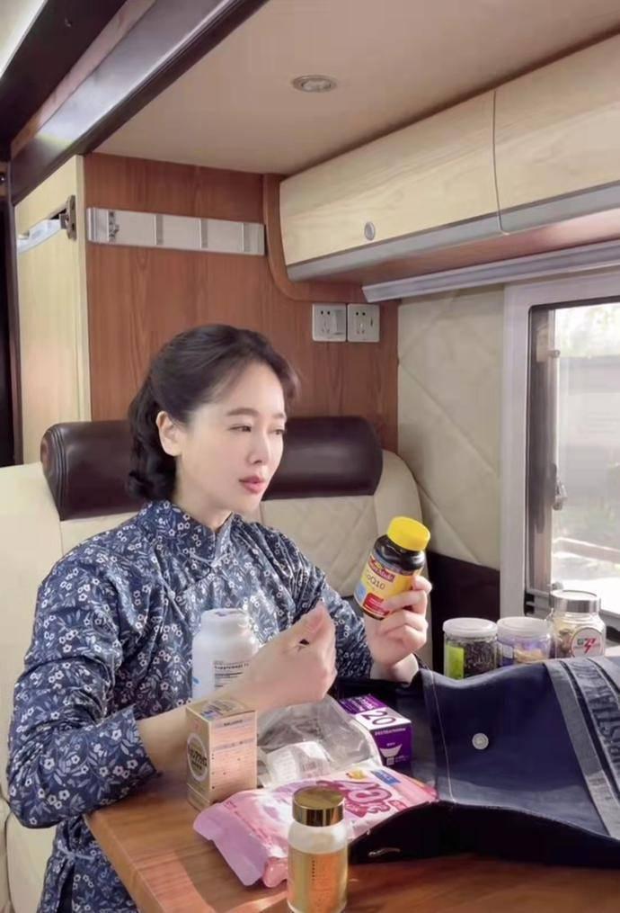 女星为保养有多拼？痔疮膏、开塞露变护肤单品，烂菜叶用来做酵素