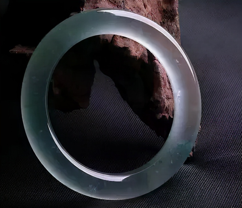 顶级玻璃种翡翠原石切割视频,顶级玻璃种全脱沙翡翠原石