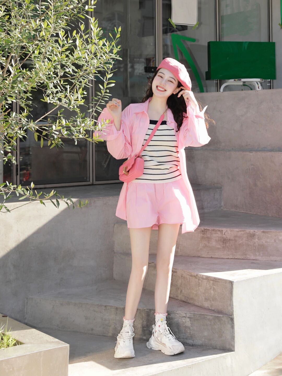 宽松衬衫搭配阔腿长裤,衬衣裙与白裤子最新穿搭