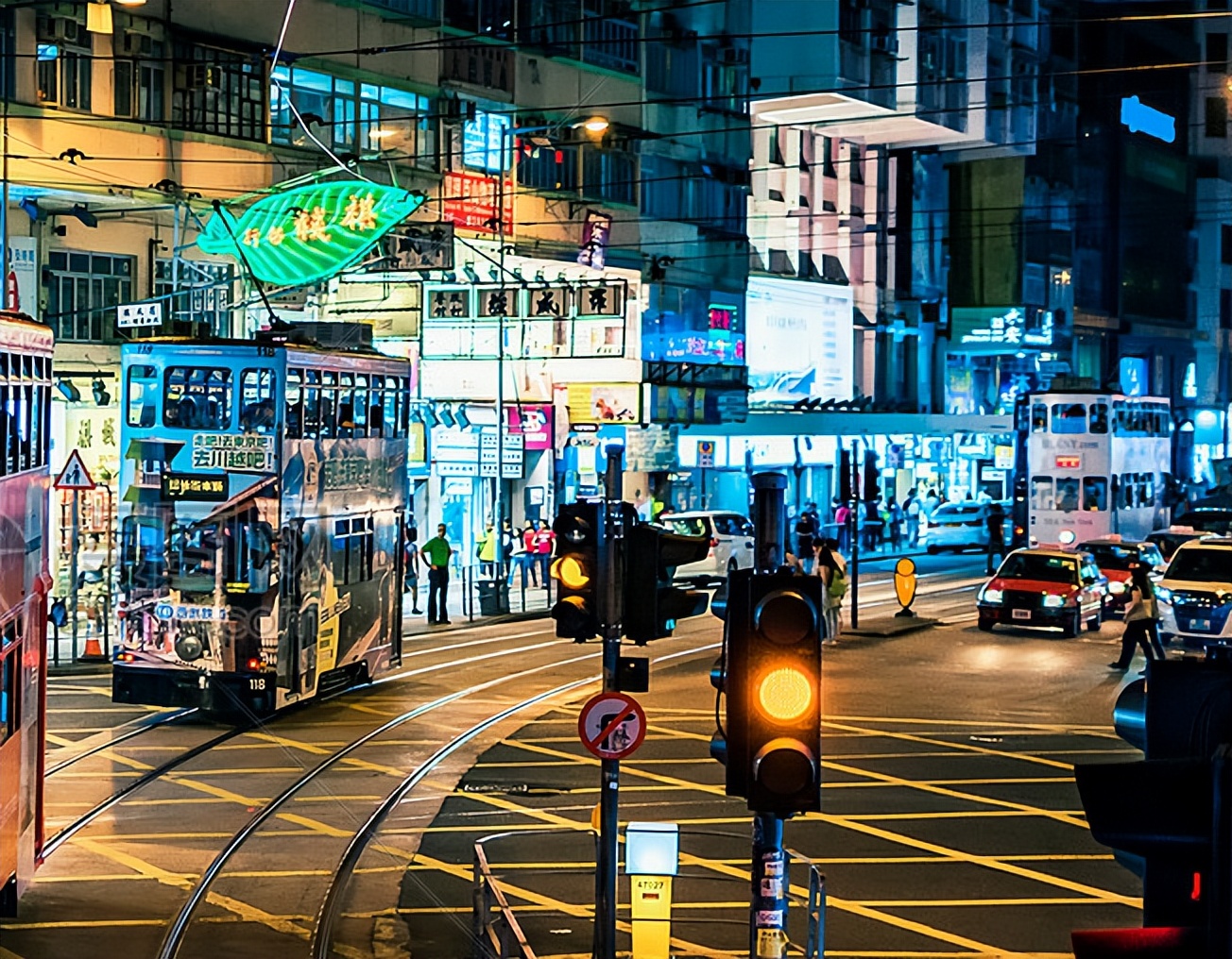 香港专才计划几年拿身份证,香港移民全家