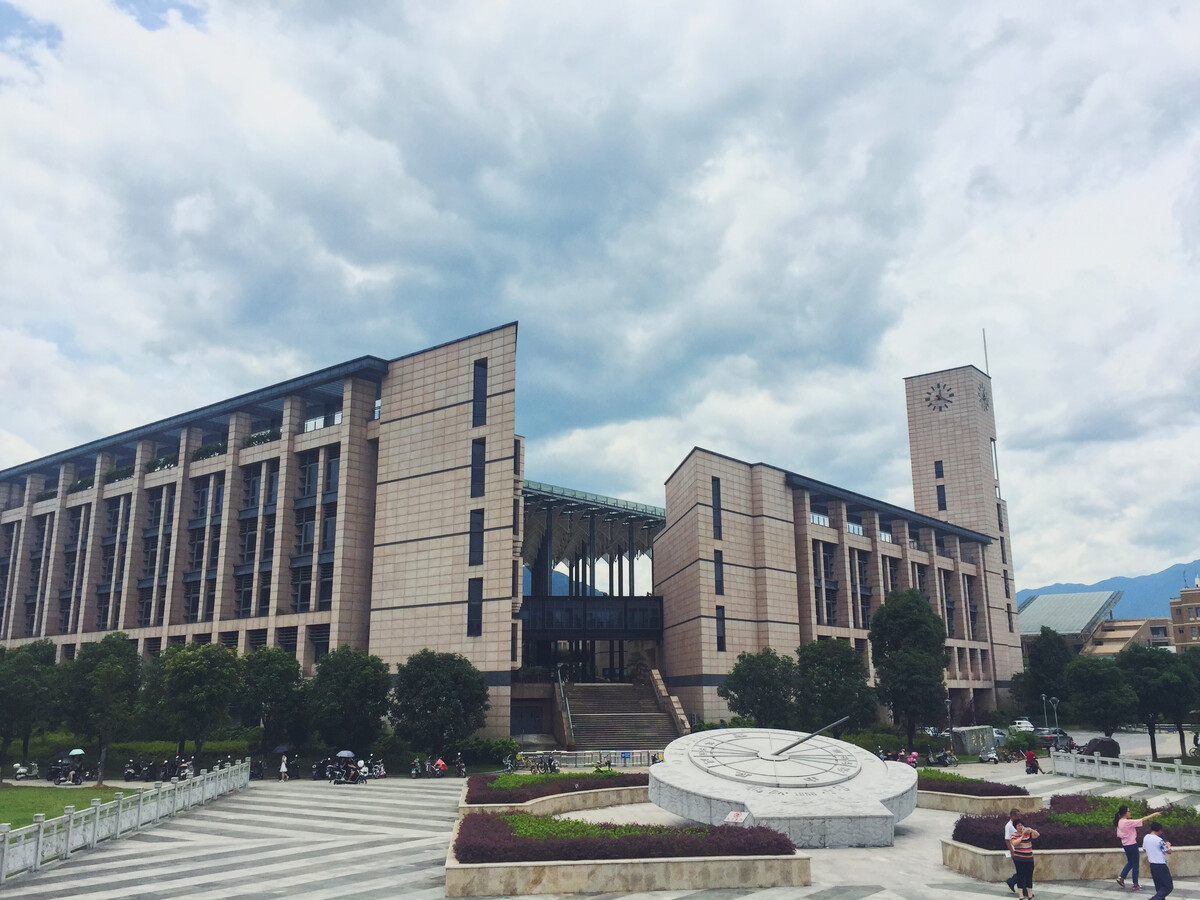 郑州三大有名大学,福州大学郑州大学南昌大学哪个好