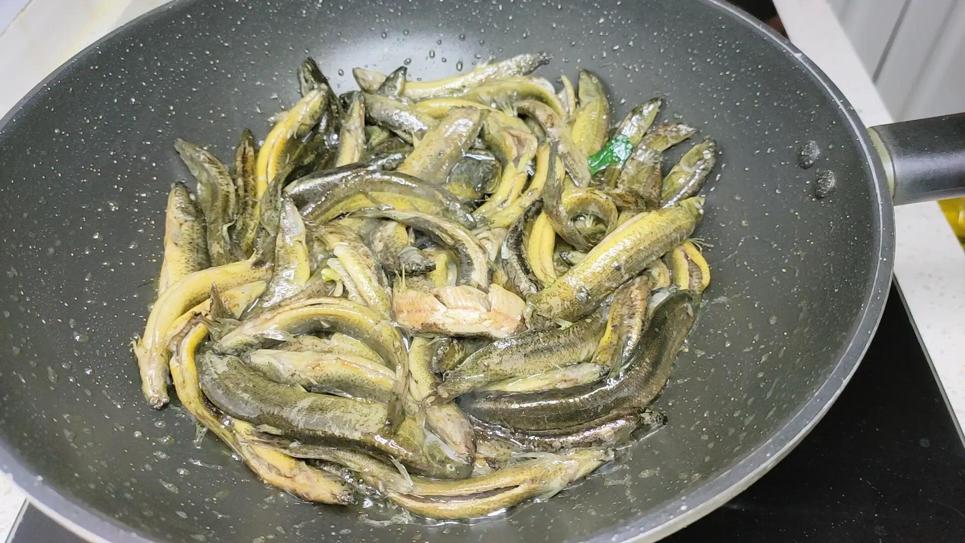 大厨做红烧泥鳅最正宗的做法,教你秘制的泥鳅做法美味下饭