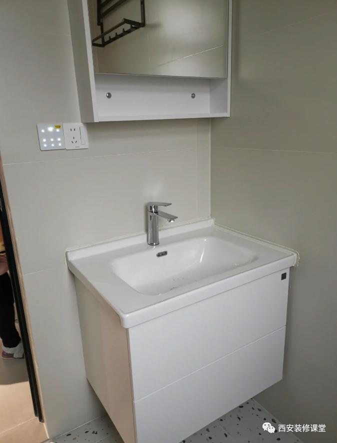 镜柜翻车,镜柜安装翻车