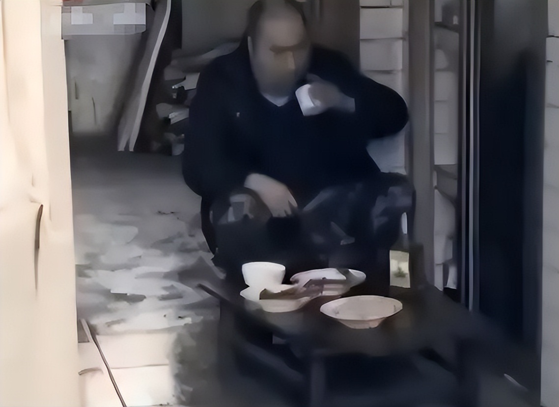 辽宁男子喝酒达三万斤,辽宁大叔40年喝成河马脖