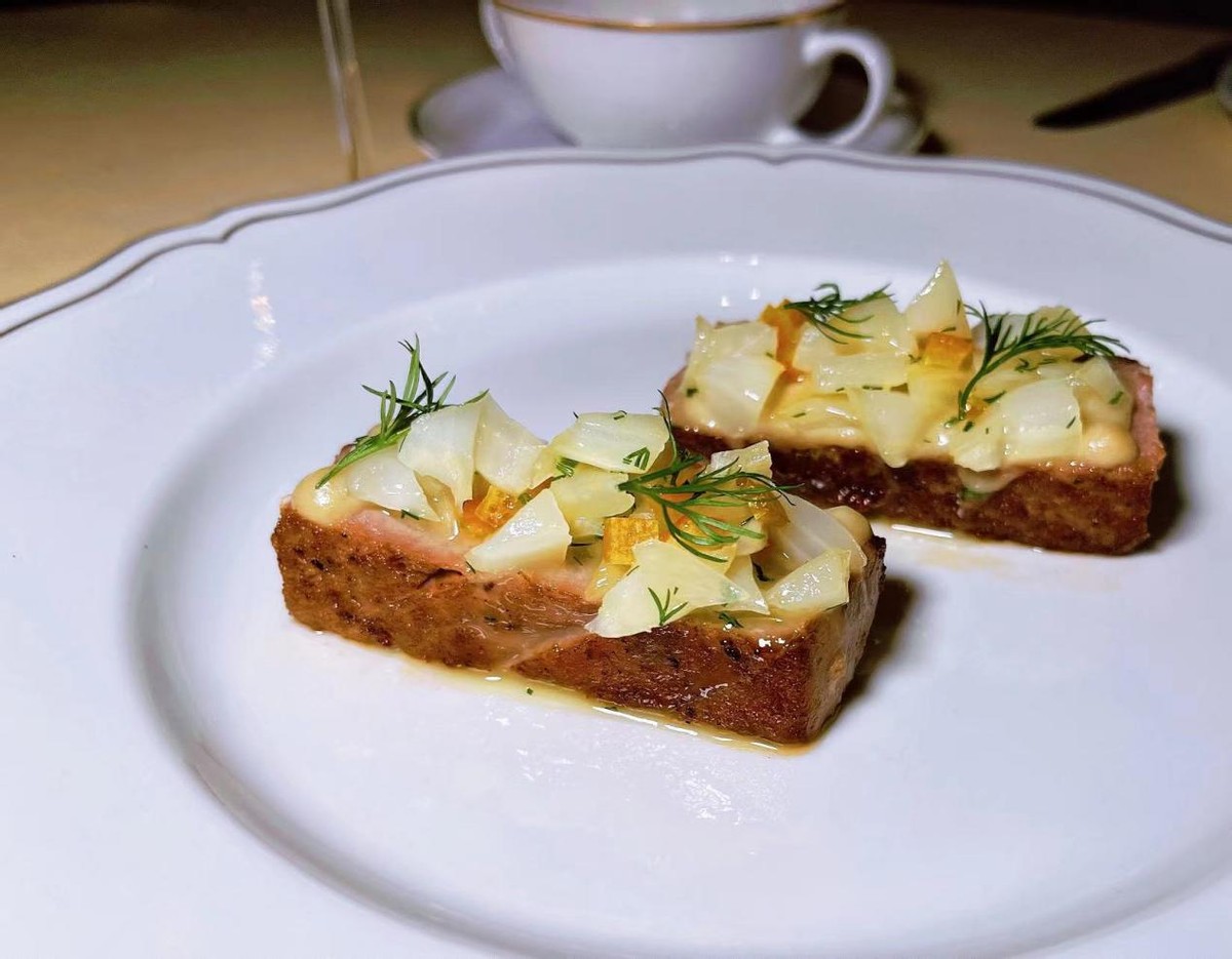 中国第一家真正意义上的主题酒店,中国第一高档酒店