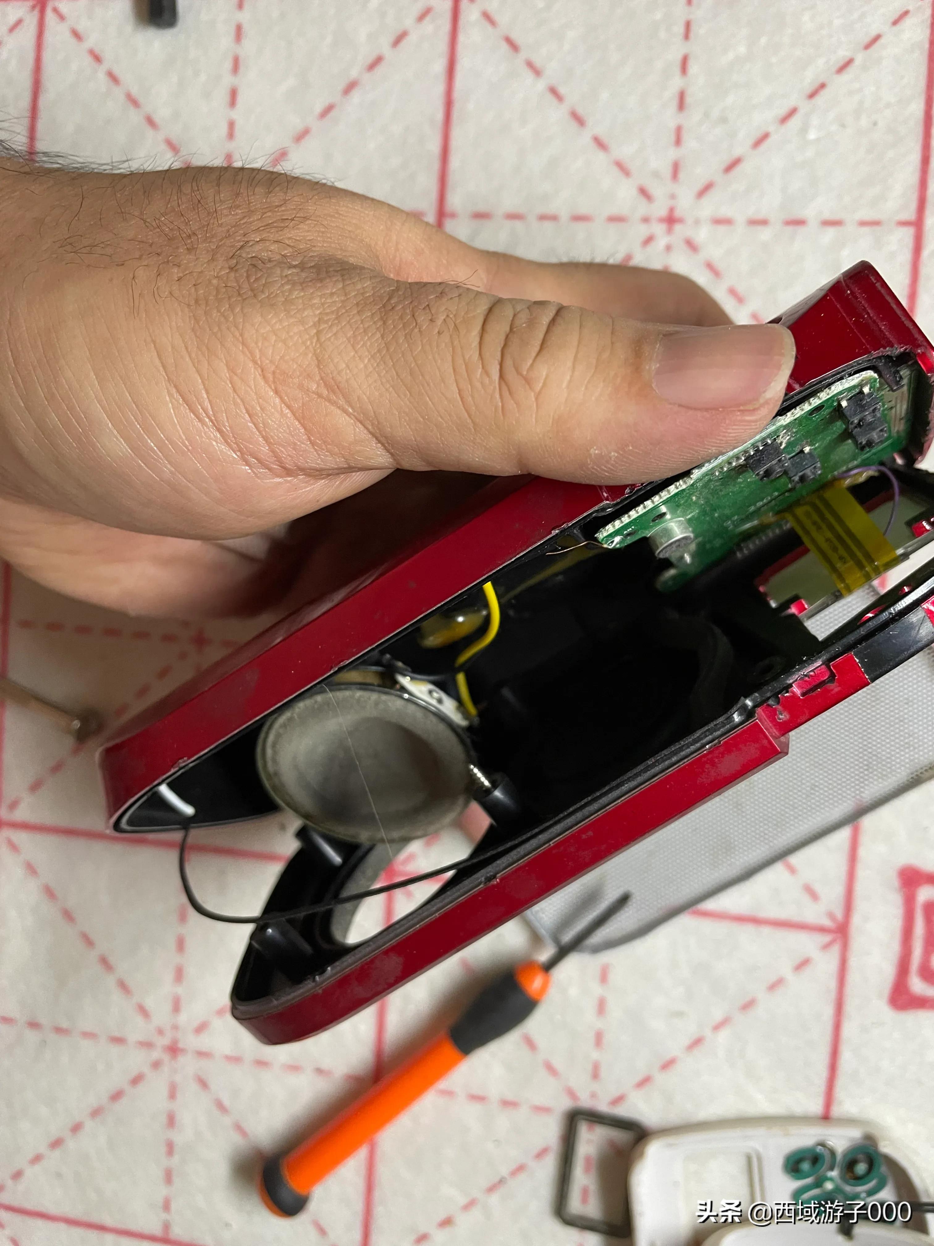 拆解旧收音机教程-里面全是宝贝（不能丢哟）