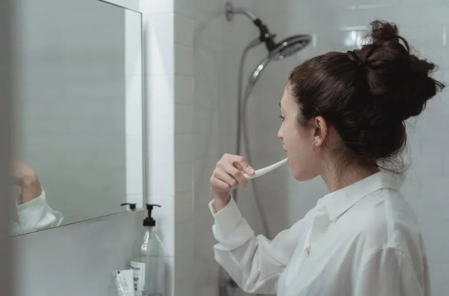 拔牙后多久可以喝水吃消炎药,拔牙后吃阿莫西林胶囊有用吗