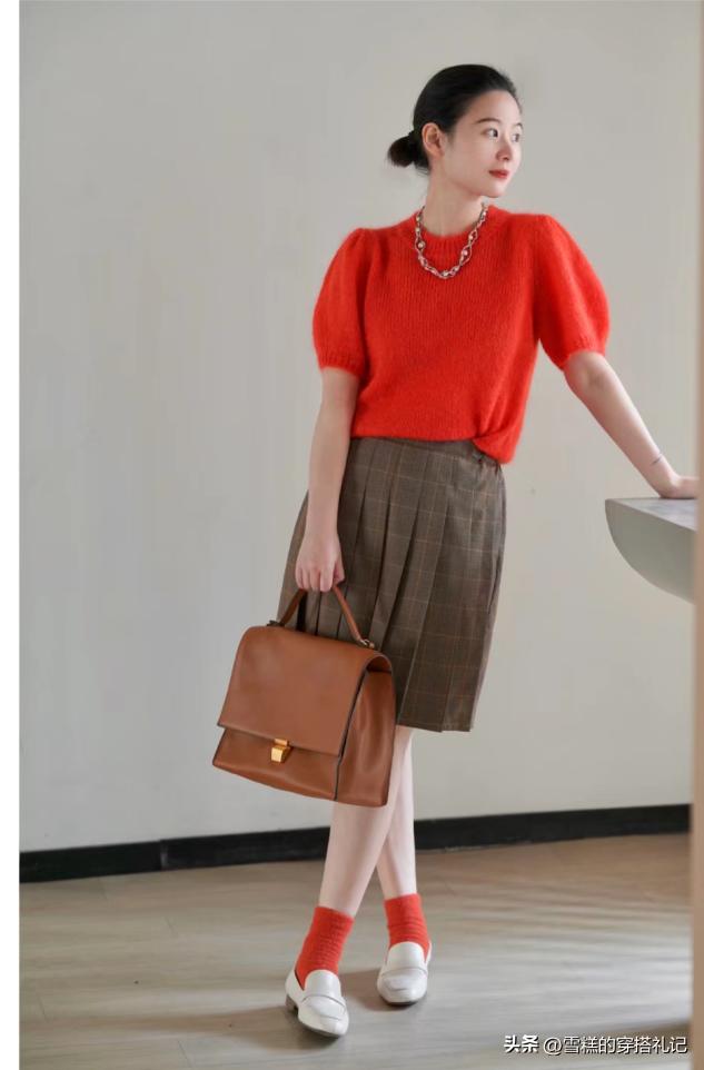 春夏穿“鞋”，最好不要选这3个颜色！俗气显脚黑不说，还显廉价