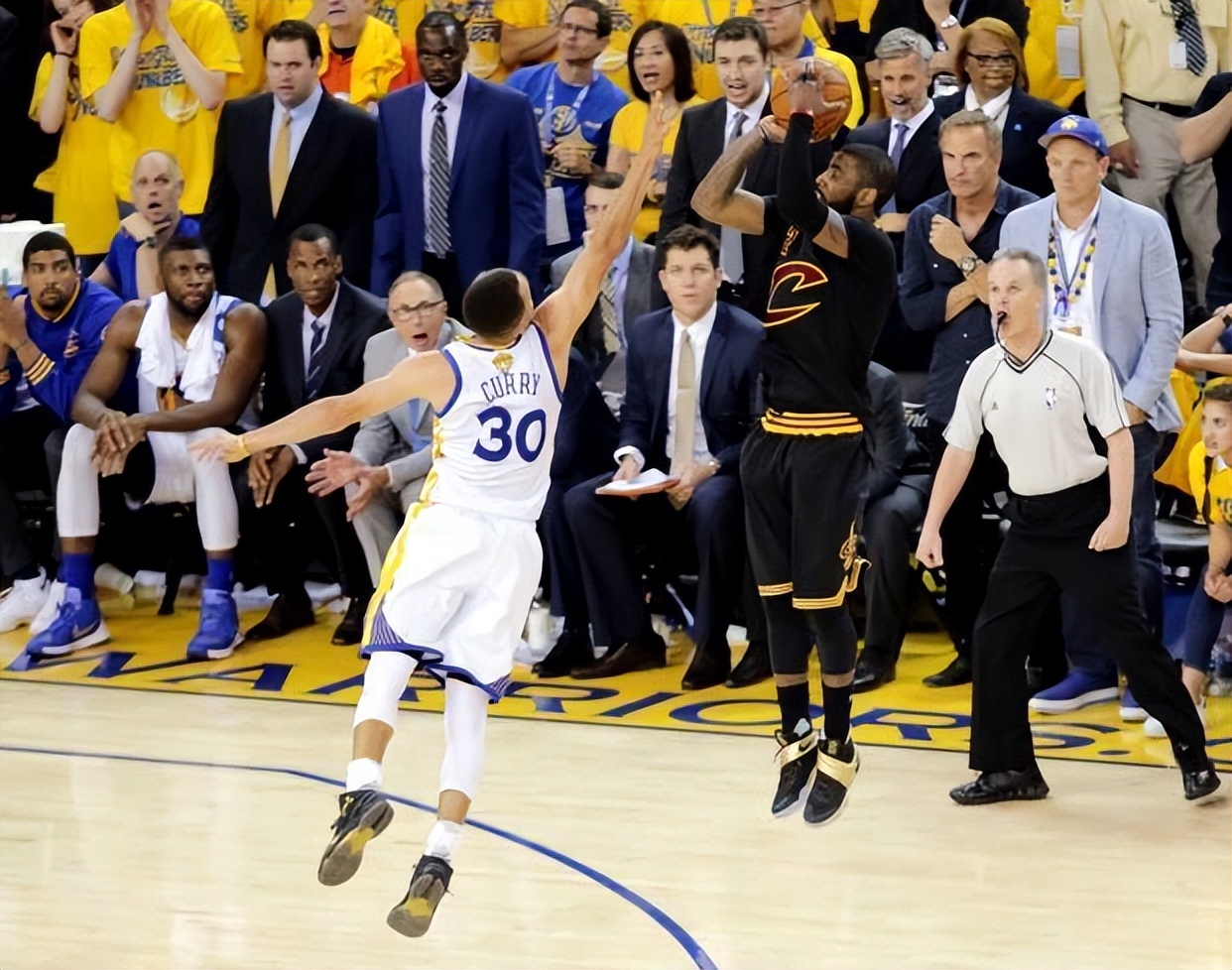 掘金102-113勇士库里集锦,13年勇士vs掘金库里集锦