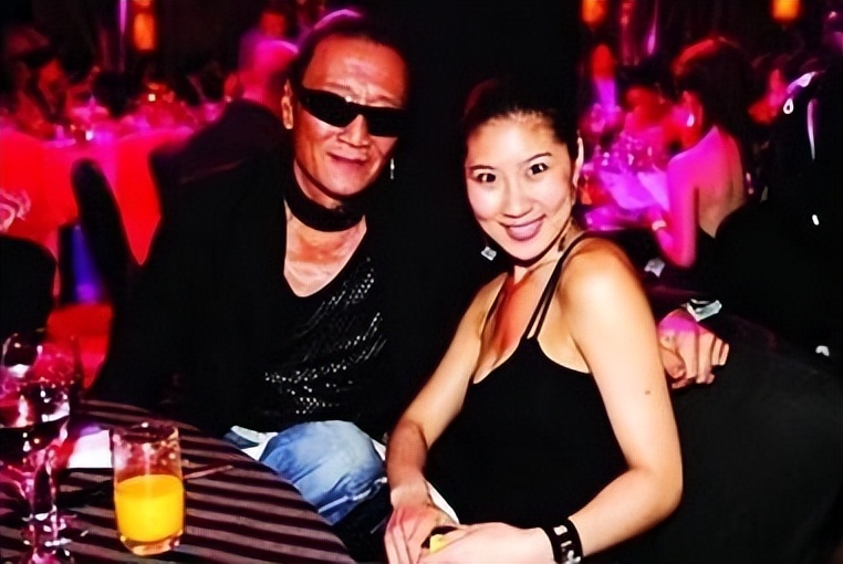 谢贤coco分手后现状,coco多少岁跟了谢贤