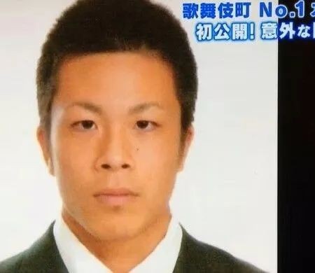 顶尖名校辍学，月入过亿的牛郎罗兰究竟是怎样的存在