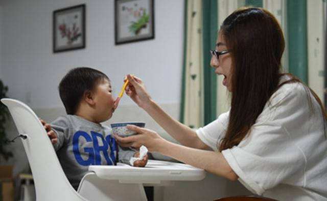 18个月宝宝不吃饭只喝奶粉怎么办,13个月宝宝不喝奶粉只吃饭可以吗