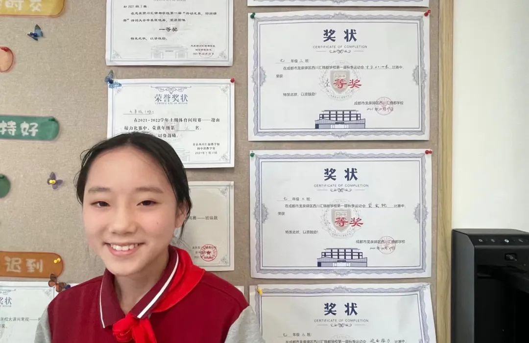 双胞胎姐妹在一个学校上学,双胞胎姐妹在同一所学校