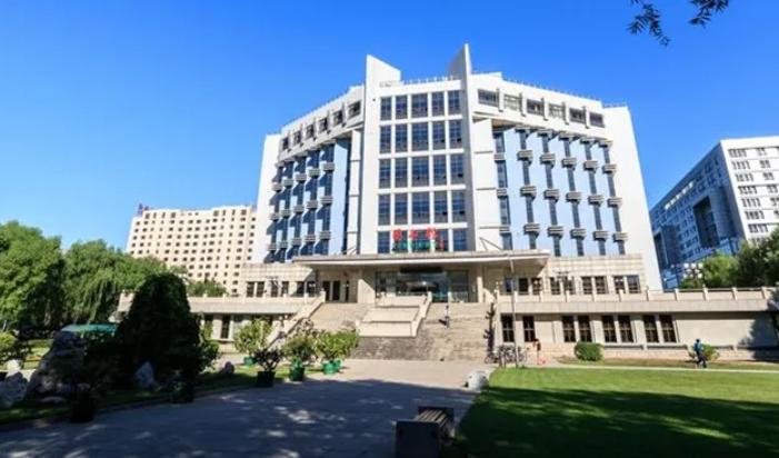 文科生报考哪些大学前景比较好,文科生适合报考的大学排名