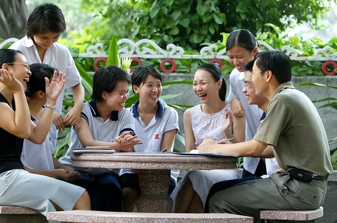 教师专业课怎么学,教师不仅仅要传授学生知识