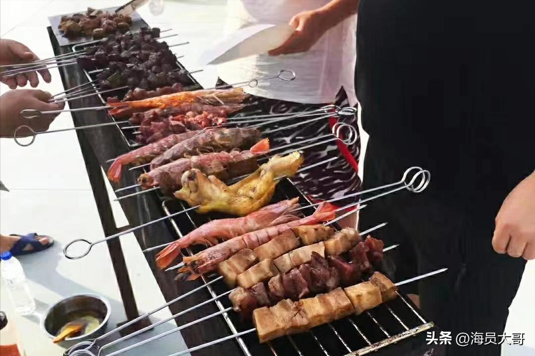 运11万吨粮食去加纳，2天装18天卸，船员半夜值班被抓，数罪并罚