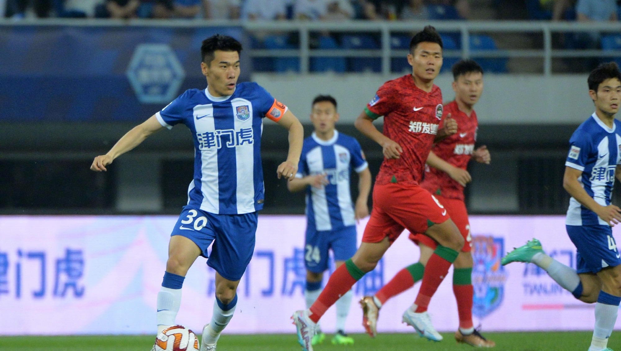 上海中超双雄分组,中超上海双雄9比0战胜对手