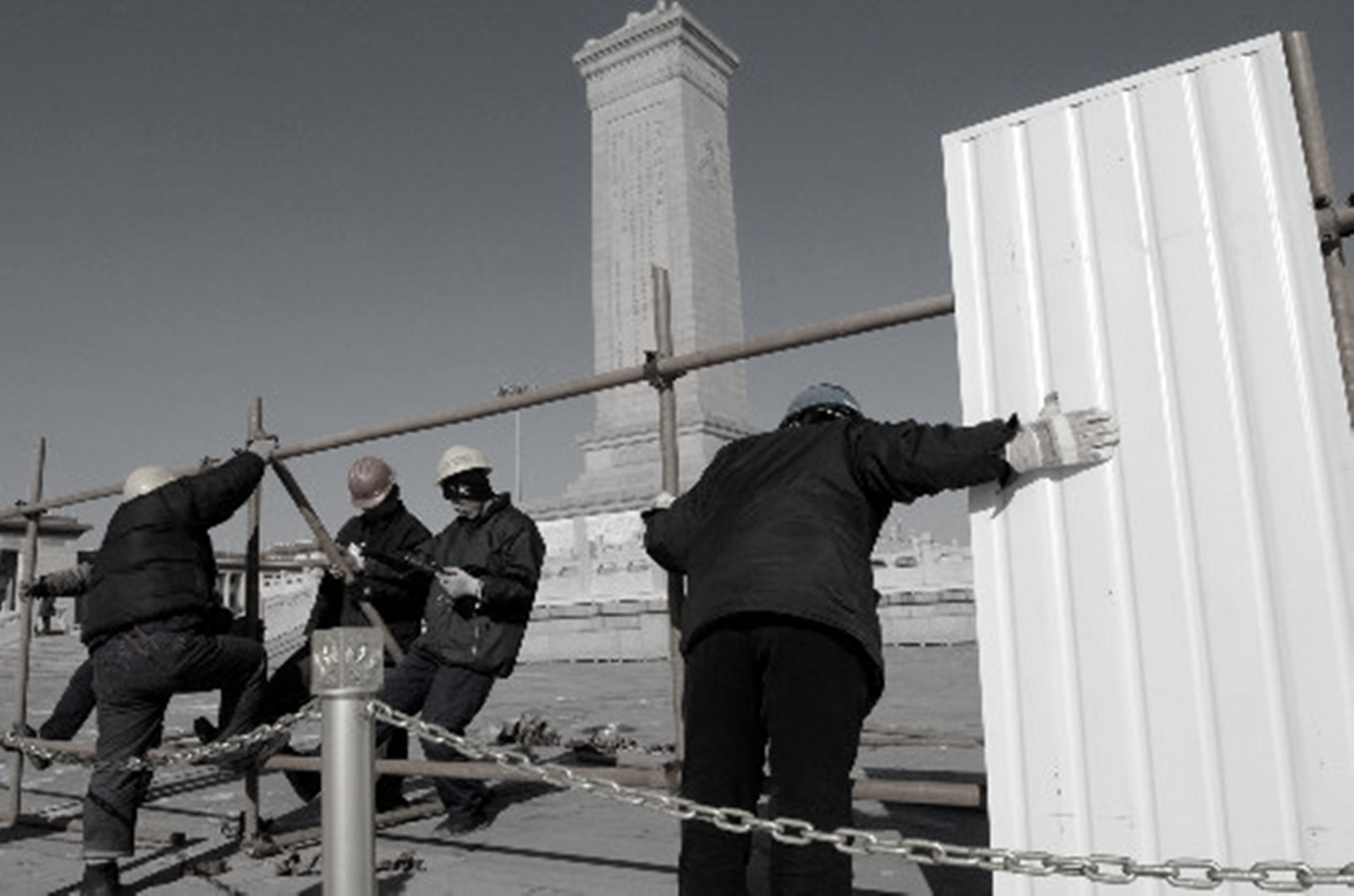 毛主席2次题词刘胡兰，为何拒绝给董存瑞题词？伟人：我写不合适