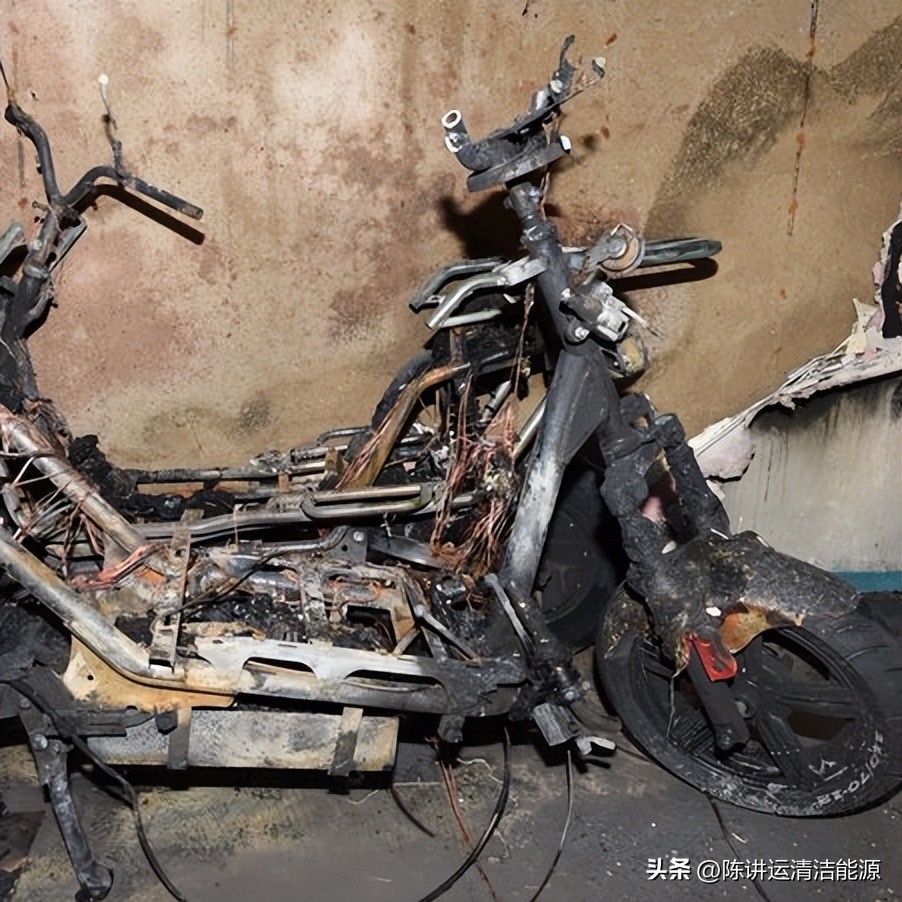 什么电动车自行车的电池不会自燃,电动自行车电池哪种类型不爱着火